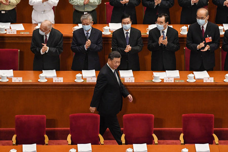 ２２日、北京の人民大会堂で開幕した中国全国人民代表大会（全人代）に出席した習近平国家主席（ＡＦＰ時事）