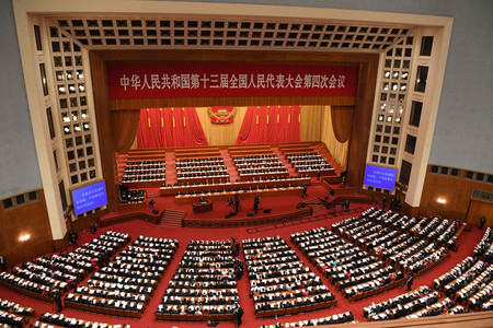 ５日、北京の人民大会堂で開幕した中国全人代第１３期第４回会議（ＡＦＰ時事）