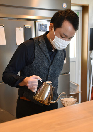 岩手県陸前高田市のかさ上げ地でカフェを営む熊谷幸さん＝２月２６日