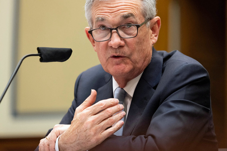 議会証言する米連邦準備制度理事会(FRB)のパウエル議長=6月22日、米ワシントン(AFP時事)