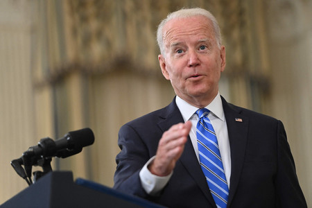 経済情勢について演説するバイデン米大統領=19日、ホワイトハウス(AFP時事)