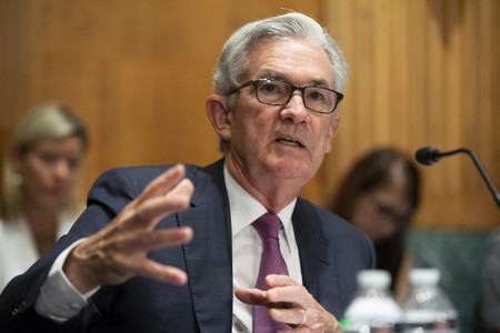 米連邦準備制度理事会(FRB)のパウエル議長=15日、ワシントン(EPA時事)