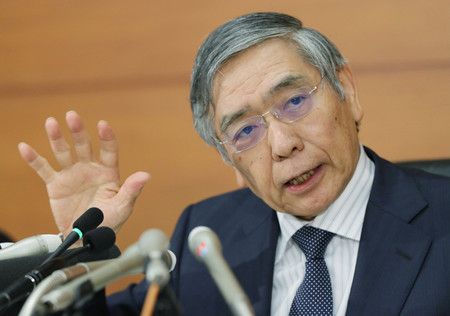 記者会見する日銀の黒田東彦総裁=2016年9月21日、東京・日本橋本石町の日銀本店