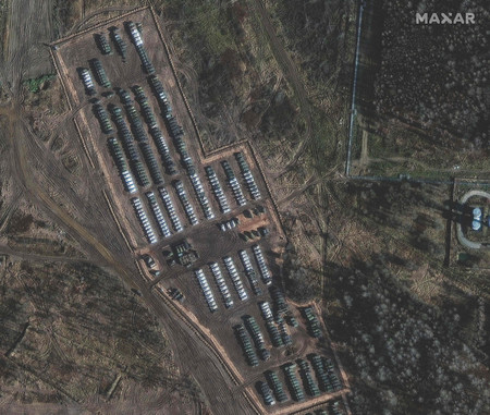 ロシア軍部隊が西部スモレンスク州に集結しているとされる衛星写真＝１日撮影、米マクサー・テクノロジーズ提供（ＡＦＰ時事）