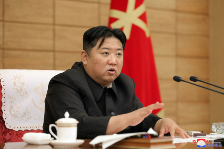 北朝鮮の金正恩総書記=21日、平壌(朝鮮通信・時事)