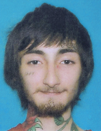 米イリノイ州ハイランドパークの銃撃事件で、拘束されたロバート・クリモ容疑者（米警察公表）（ＥＰＡ時事）