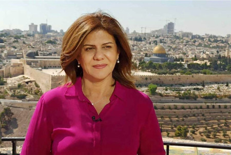 パレスチナ系米国人記者のシリーン・アブアクラさん＝エルサレム（５月１１日、中東の衛星テレビ局アルジャジーラ提供）（ＡＦＰ時事）