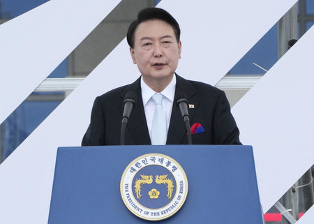 １５日、ソウルで演説する韓国の尹錫悦大統領（ＥＰＡ時事）