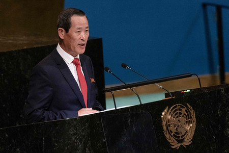 26日、ニューヨークの国連本部で演説する北朝鮮の金星国連大使(AFP時事)