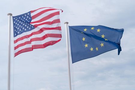 米国と欧州連合（ＥＵ）の旗