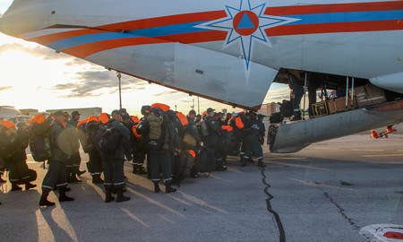 ロシア非常事態省の輸送機＝２０２０年６月、ノリリスク（ＡＦＰ時事）