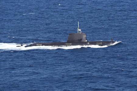 ２０２２年１１月６日、神奈川県沖で国際観艦式に参加したオーストラリア海軍の潜水艦「ファーンコム」