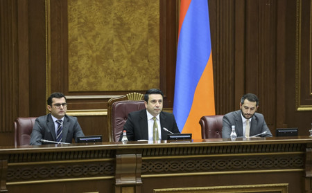 ３日、国際刑事裁判所（ＩＣＣ）加盟の批准法案を審議するアルメニア議会（議会事務局提供）（ＥＰＡ時事）