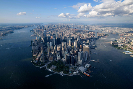 米ニューヨークのマンハッタン南部に立ち並ぶ高層ビル（ＡＦＰ時事）