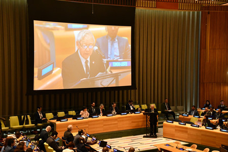 ２７日、ニューヨークの国連本部で開幕した核兵器禁止条約の第２回締約国会議で演説する木戸季市さん（中央右下）