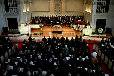 ２８日、米南部ジョージア州アトランタで行われたカーター元大統領のロザリン夫人の追悼式（ＡＦＰ時事）