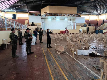３日、爆発が起きたフィリピン南部ミンダナオ島のマラウィにあるミンダナオ州立大学の施設（南ラナオ州提供・時事）