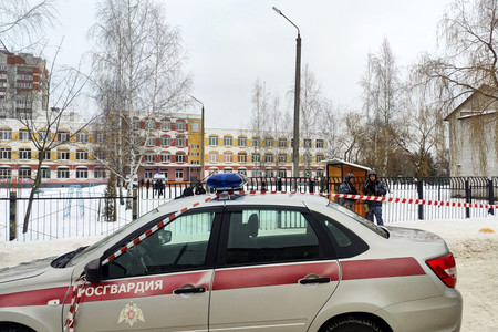 ７日、乱射事件が起きたロシア西部ブリャンスクの学校（ＡＦＰ時事）
