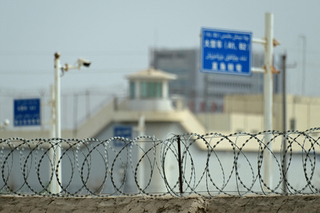 中国・新疆ウイグル自治区の収容施設とみられる建物（ＡＦＰ時事、資料写真）
