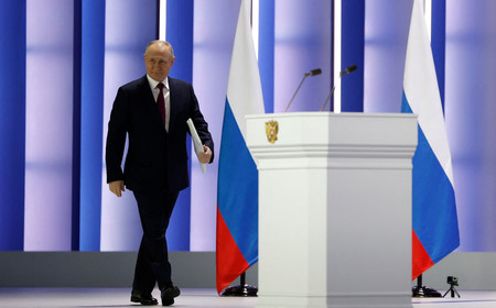 年次教書演説に臨むロシアのプーチン大統領＝２０２３年２月、モスクワ（ＡＦＰ時事）