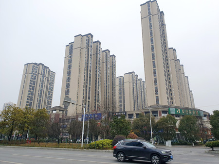 並び立つ中国のマンション＝１月９日、中国貴州省遵義市