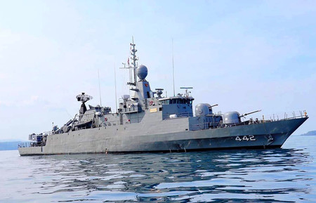 タイ海軍のコルベット艦「スコタイ」＝タイ沿岸（２０２２年１２月、同軍提供）（ＥＰＡ時事）