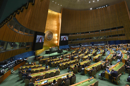 ２３日、ロシアのウクライナ侵攻開始２年に合わせてニューヨークの国連本部で開かれた総会の会合（ＡＦＰ時事）