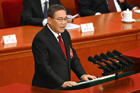５日、北京で開幕した中国全国人民代表大会（全人代）で政府活動報告を読み上げる李強首相（ＡＦＰ時事）
