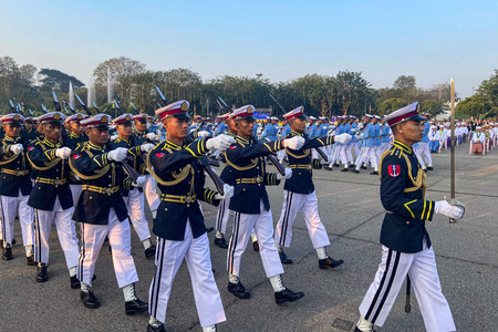 パレードするミャンマー国軍兵士＝２月１２日、ネピドー（ＡＦＰ時事）