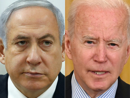 バイデン米大統領（右）とイスラエルのネタニヤフ首相（ＡＦＰ時事）