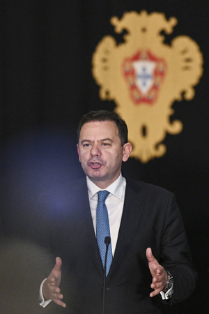 ポルトガルの新首相に指名されたモンテネグロ社会民主党党首＝１８日、リスボン（ＡＦＰ時事）