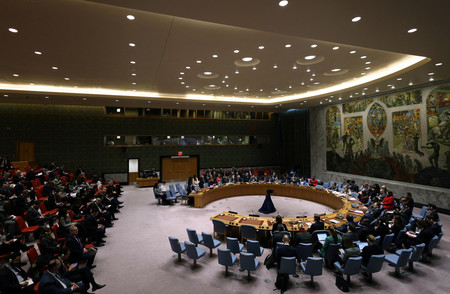 ２２日、ニューヨークの国連本部で開かれた安保理会合（ロイター時事）