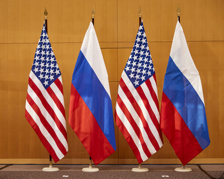 アメリカとロシアの国旗（ＥＰＡ時事）