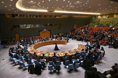 ２５日、ニューヨークの国連本部で開かれたパレスチナ自治区ガザでの即時停戦を巡る国連安保理会合（ＡＦＰ時事）