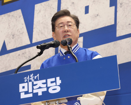 韓国の最大野党「共に民主党」の李在明代表＝１７日、ソウル（ＥＰＡ時事）