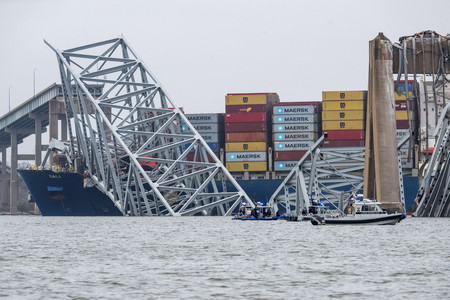 貨物船の衝突で崩落した米東部メリーランド州ボルティモアの橋＝２７日（ＡＦＰ時事）