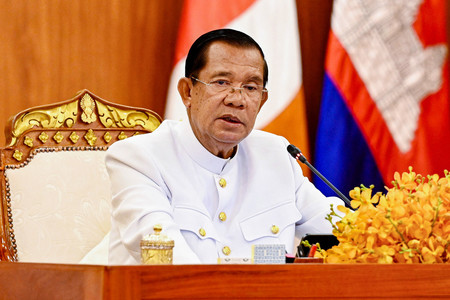 ３日、プノンペンのカンボジア上院で発言するフン・セン上院議長（上院提供）（ＡＦＰ時事）