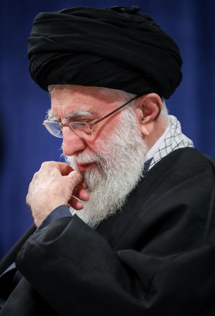 イランの最高指導者ハメネイ師＝４月３日、テヘラン（ＥＰＡ時事）
