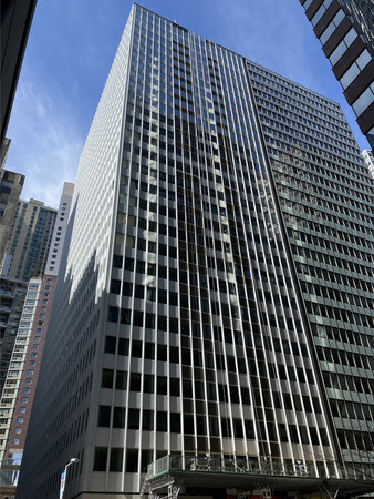 米ニューヨーク・マンハッタンのウォール街で、オフィスからマンションに改装されたビル＝３月３１日