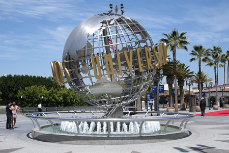 米ユニバーサル・スタジオ・ハリウッドの噴水＝２０２１年４月、ロサンゼルス（ＡＦＰ時事）