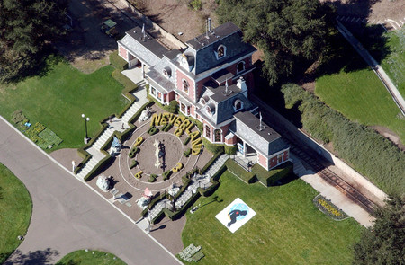 故マイケル・ジャクソンさんが所有していた豪邸「ネバーランド」＝２００３年１１月、米カリフォルニア州（ＥＰＡ時事）