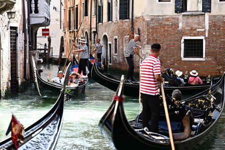 イタリア北部ベネチアを訪れた観光客ら＝２０２３年９月（ＡＦＰ時事）