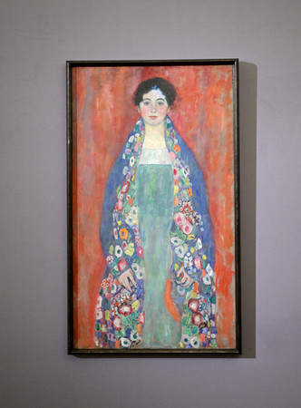 画家グスタフ・クリムトの「リーザー嬢の肖像」＝１月２５日、ウィーン（ＡＦＰ時事）