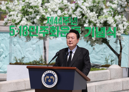 １８日、韓国南西部・光州市で催された式典で、演説する尹錫悦大統領（ＥＰＡ時事）