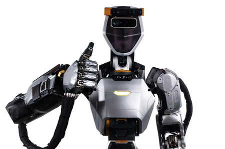 カナダの新興企業サンクチュアリＡＩが開発した第７世代の人型ロボット「フェニックス」。人の手指の動きに近づけたのが特長（同社提供・時事）