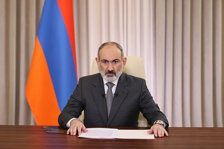 アルメニアのパシニャン首相＝５月２４日、エレバン（アルメニア政府提供）（ＡＦＰ時事）