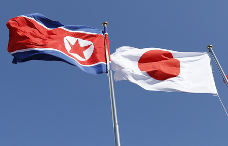 日本と北朝鮮の国旗（ＥＰＡ時事）