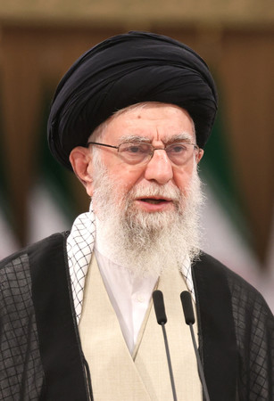 イランの最高指導者ハメネイ師＝５日、テヘラン（ＡＦＰ時事）