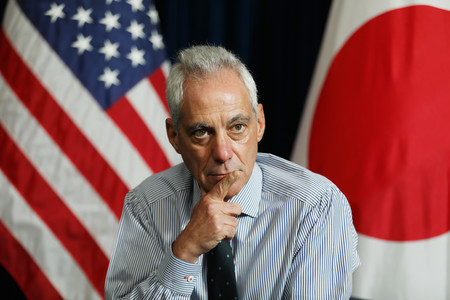 インタビューに答えるエマニュエル駐日米大使＝２０２３年８月、東京都港区