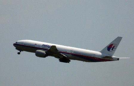 撃墜されたマレーシア航空ＭＨ１７便＝２０１４年７月、オランダのスキポール国際空港（ＡＦＰ時事）